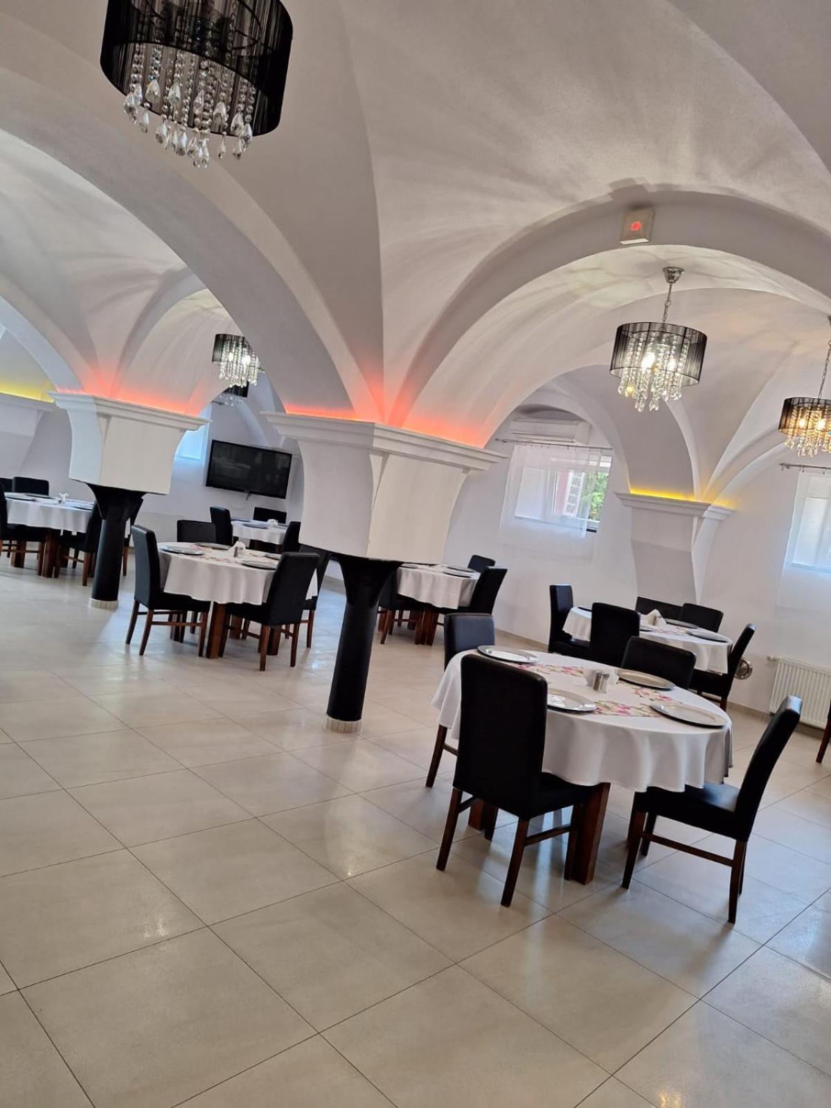 Pensjonat Trzy Stawy Jelcz-Laskowice Luaran gambar